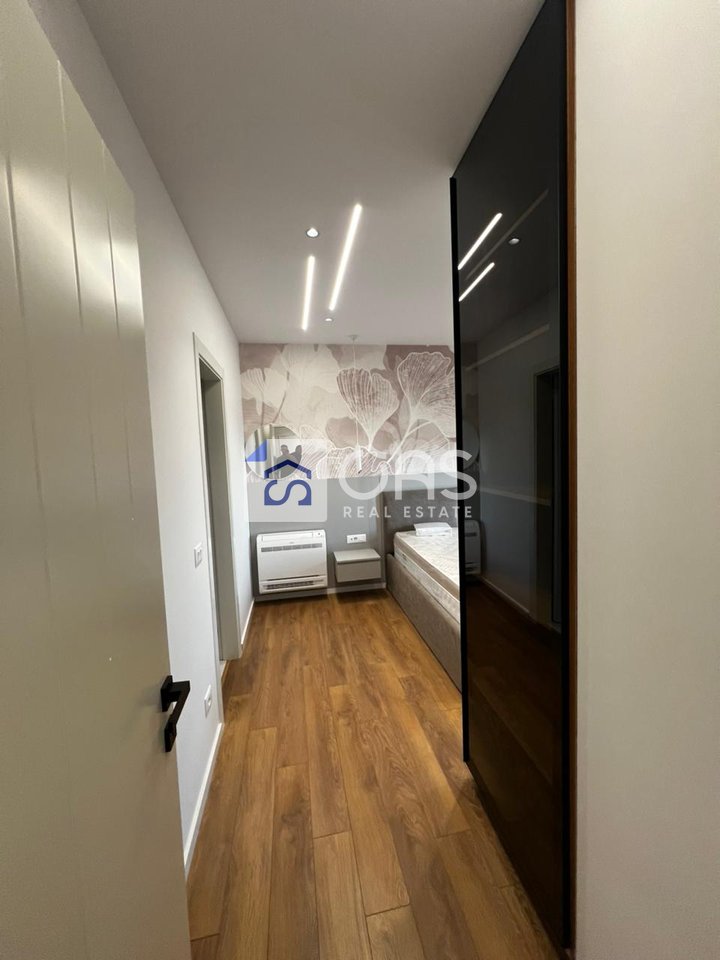 Super apartment 3+1+2+Veranda+Parking for rent at Bulevardi I Ri.