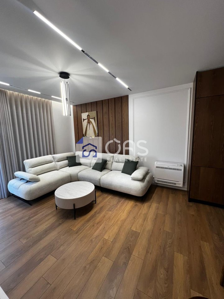 Super apartment 3+1+2+Veranda+Parking for rent at Bulevardi I Ri.