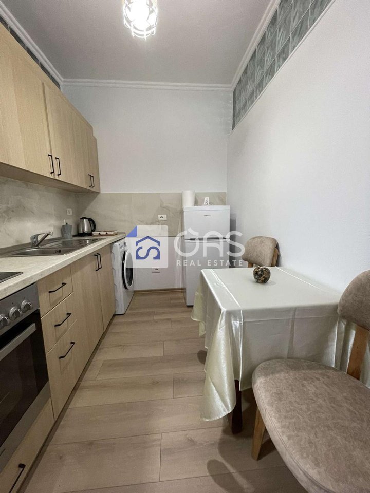 Appartamento 1+1 in affitto a Komuna e Parisit