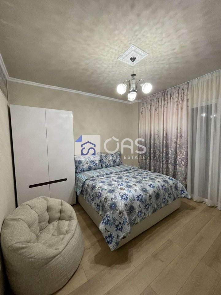 Appartamento 1+1 in affitto a Komuna e Parisit