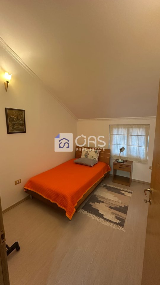 Jepet apartament me qera 3+1 Komuna Parisit