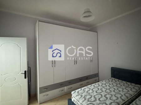Jepet me qera apartamenti  1+1 porcelain
