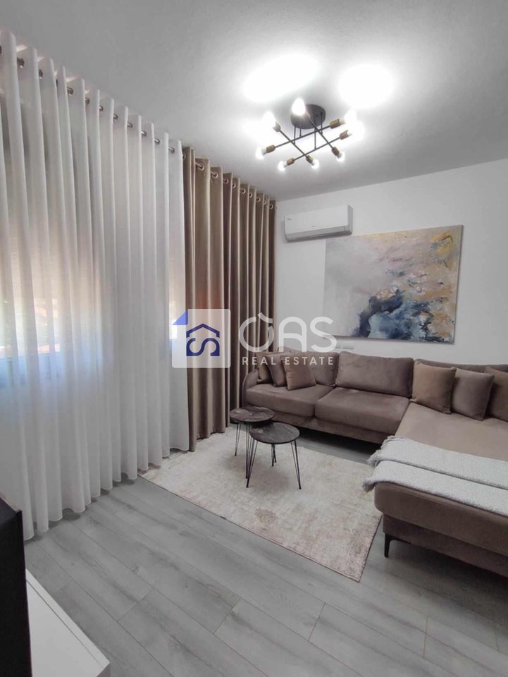 Jepet me qera apartamenti  1+1 yzberisht (amerikan 3)