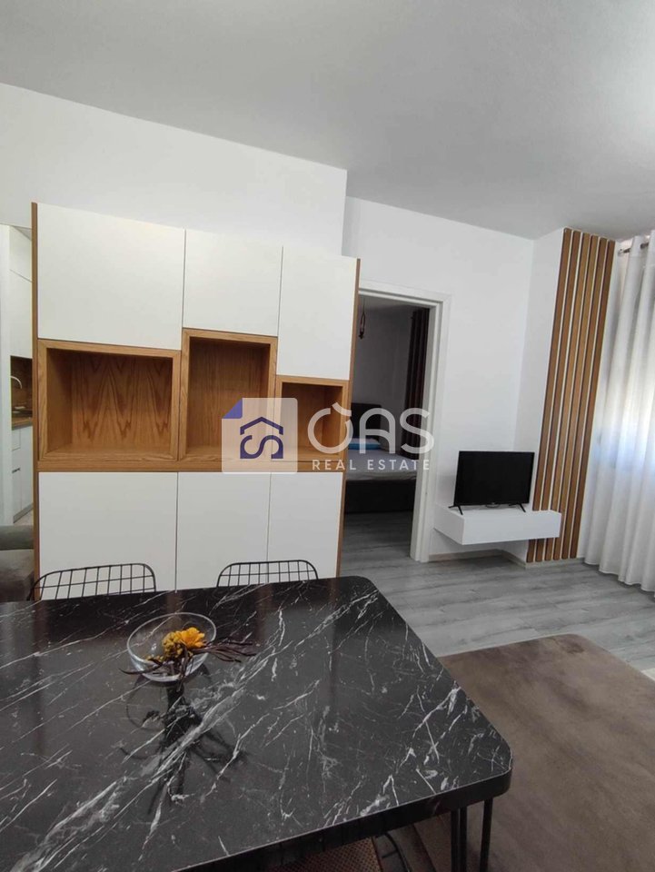 Jepet me qera apartamenti  1+1 yzberisht (amerikan 3)