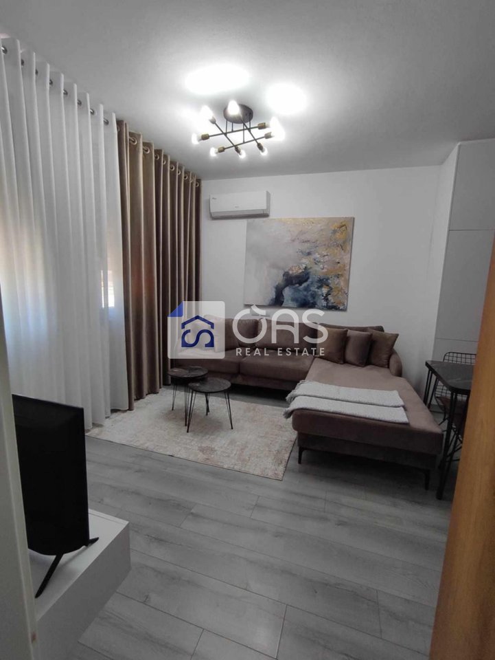 Jepet me qera apartamenti  1+1 yzberisht (amerikan 3)