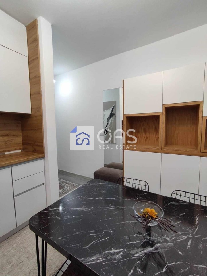 Jepet me qera apartamenti  1+1 yzberisht (amerikan 3)