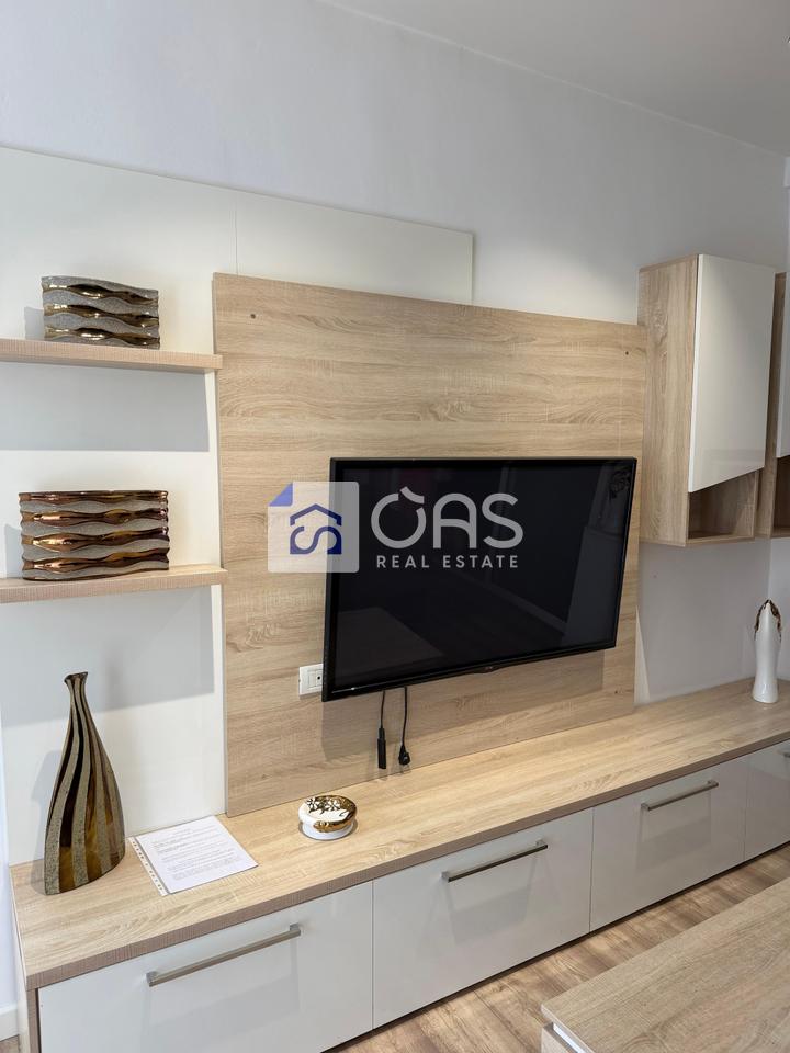 Jepet apartament me qera 1+1 Rruga Barrikadave