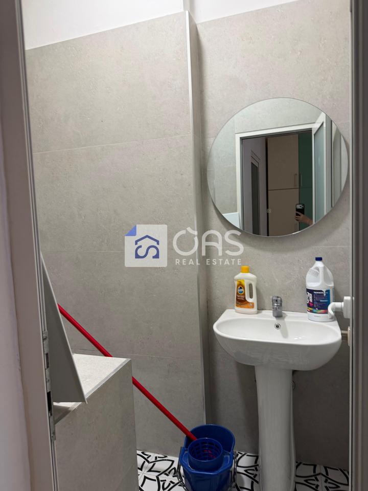 Jepet apartament me qera 1+1 Rruga Barrikadave