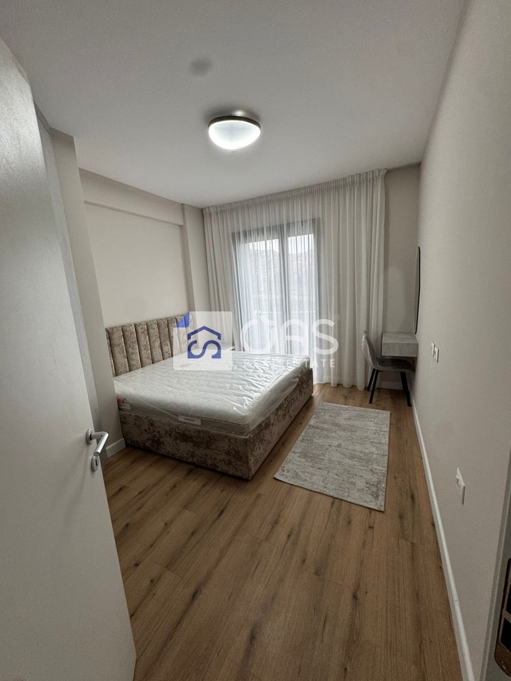 Jepet me qera apartamenti  1+1 liqeni i thate