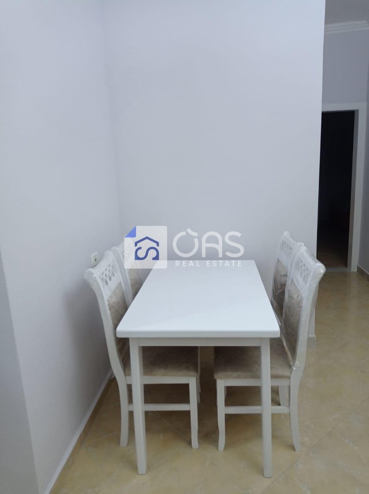 Jepet me qera apartamenti  2+1 universiteti europian