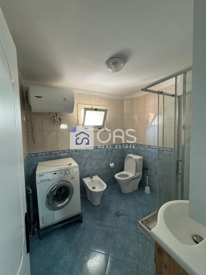 Jepet me qera apartamenti  1+1 porcelain