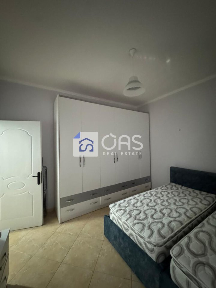 Jepet me qera apartamenti  1+1 porcelain