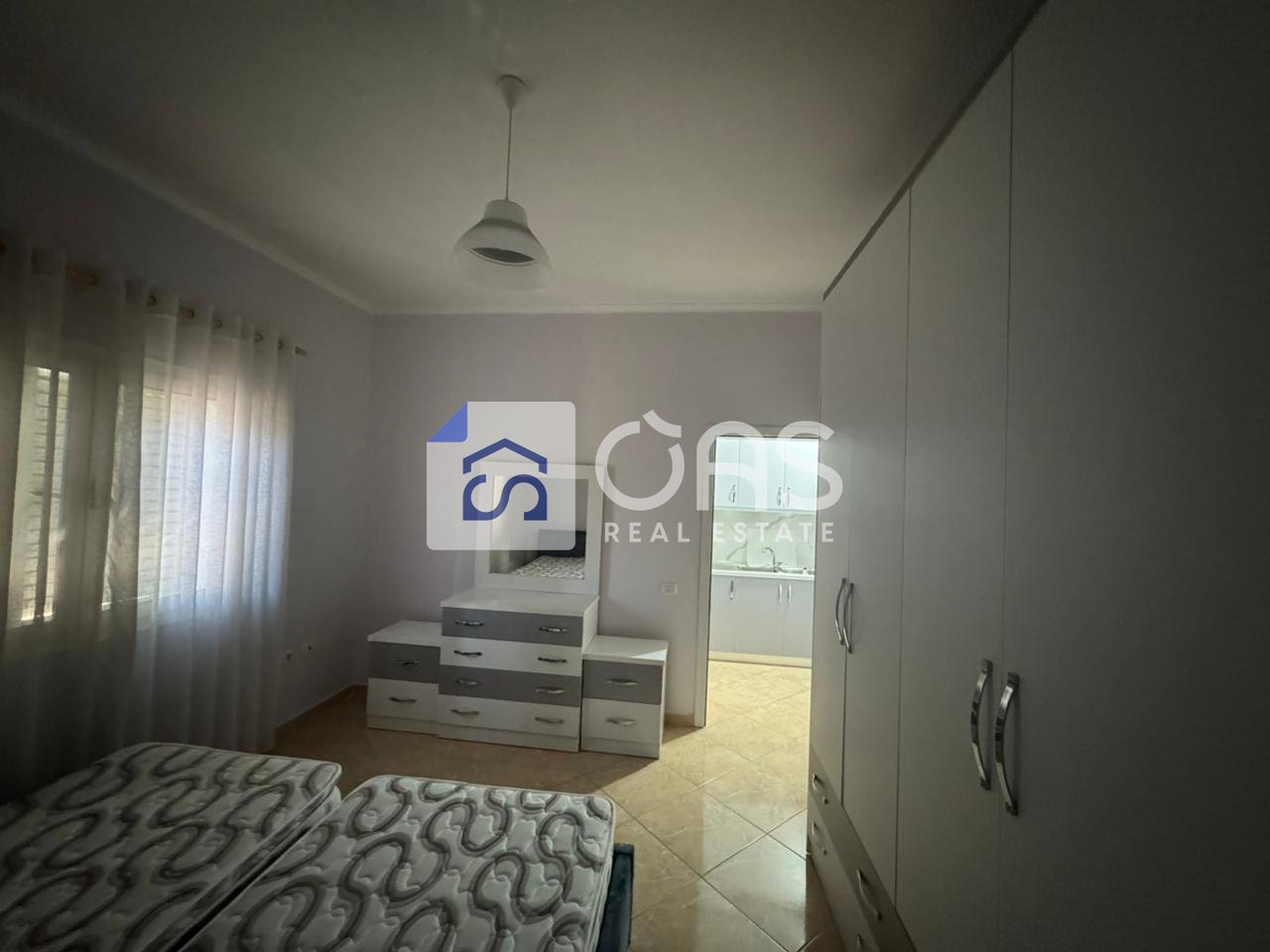 Jepet me qera apartamenti  1+1 porcelain