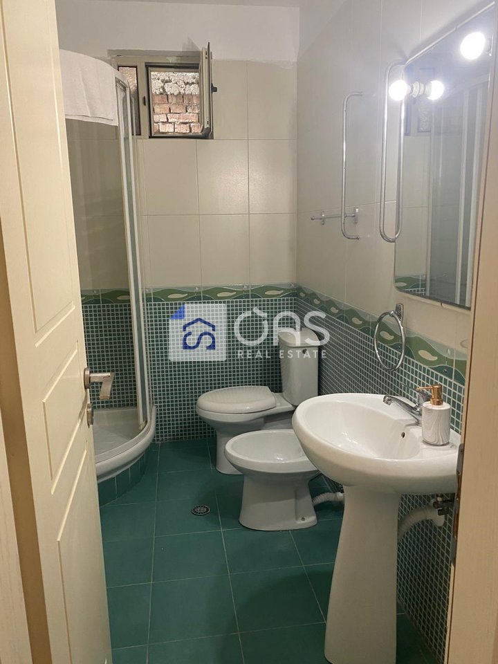 jepet me qira Apartament  3+1 Rruga elbasanit