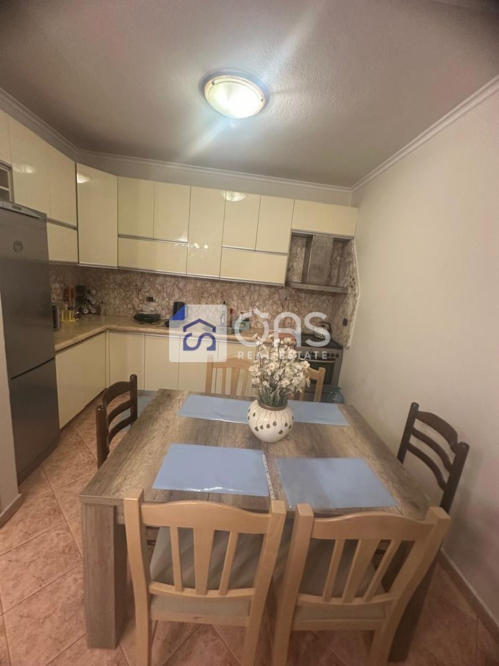 jepet me qira Apartament  3+1 Rruga elbasanit