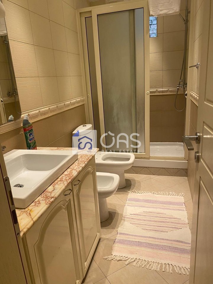jepet me qira Apartament  3+1 Rruga elbasanit