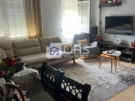 Si affitta appartamento 2+1 con parcheggio Casa Italia