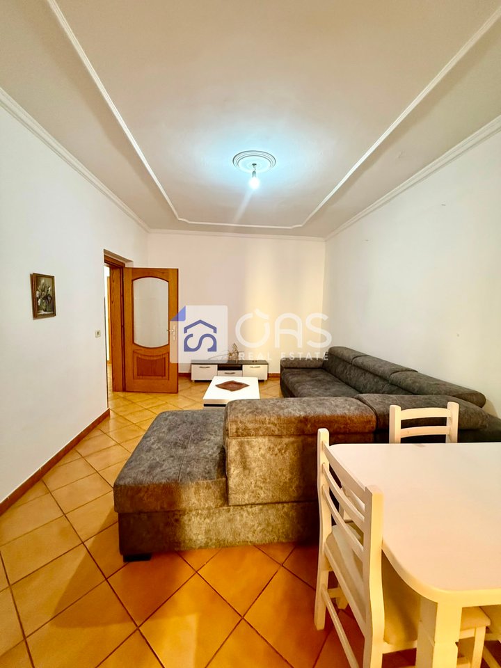 jepet me qira Apartament  2+1  kryqezimi brrylit