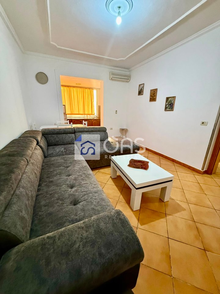 jepet me qira Apartament  2+1  kryqezimi brrylit