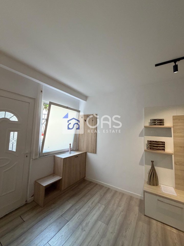 Jepet apartament me qera 1+1 Rruga Barrikadave