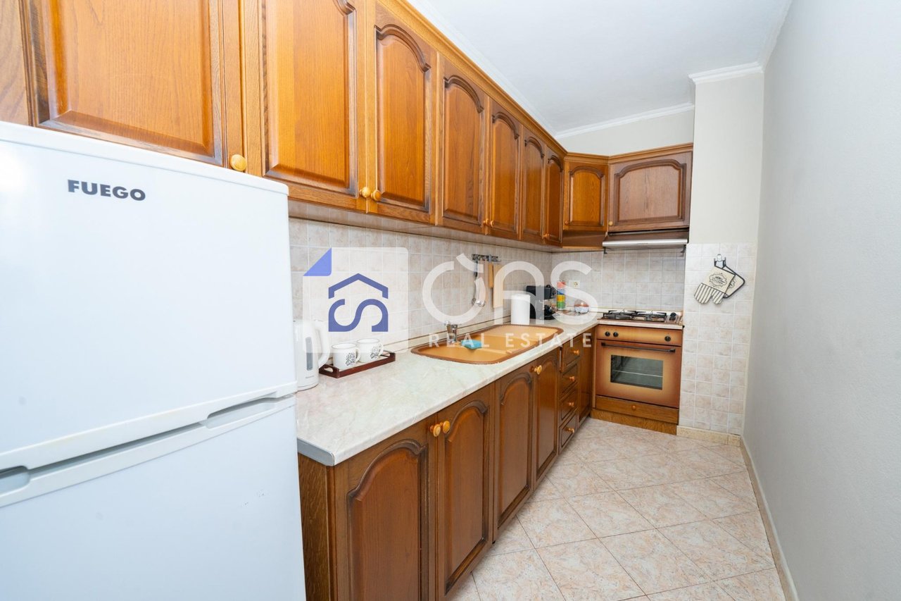 A 2+1 apartment is for rent at Willson Square.