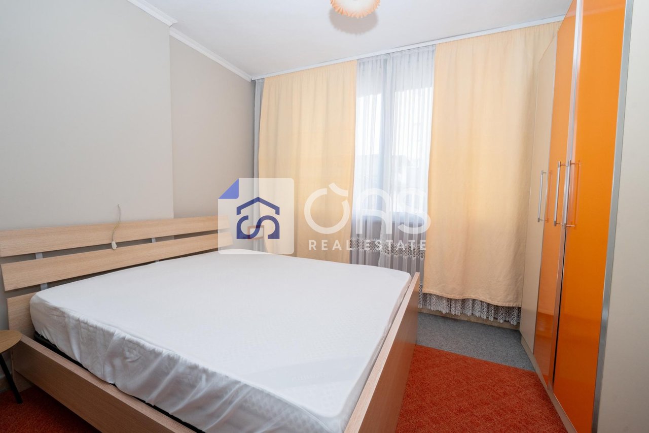 A 2+1 apartment is for rent at Willson Square.