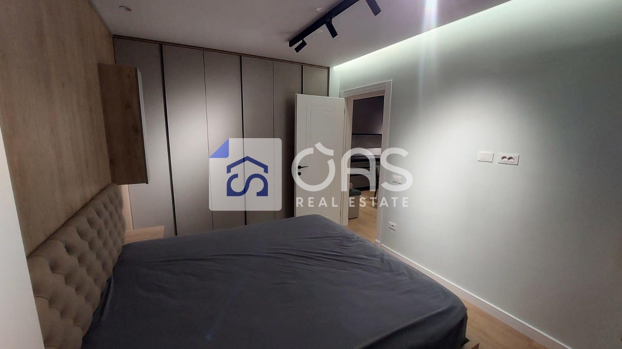 Jepet me qera apartament 1+1 Komuna e Parisit