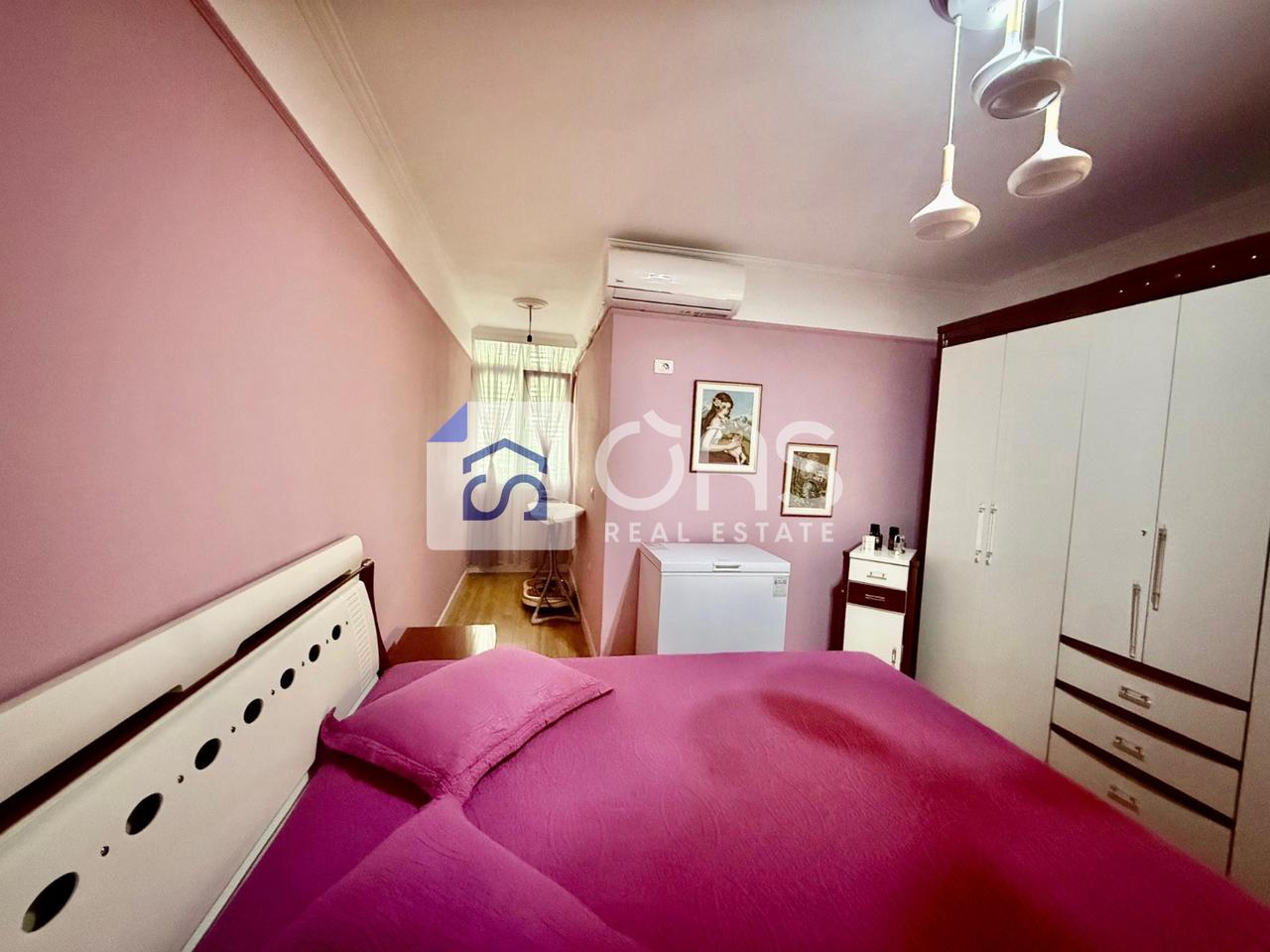 Jepet me qera apartament 2+1+2 tek Komuna e Parisit