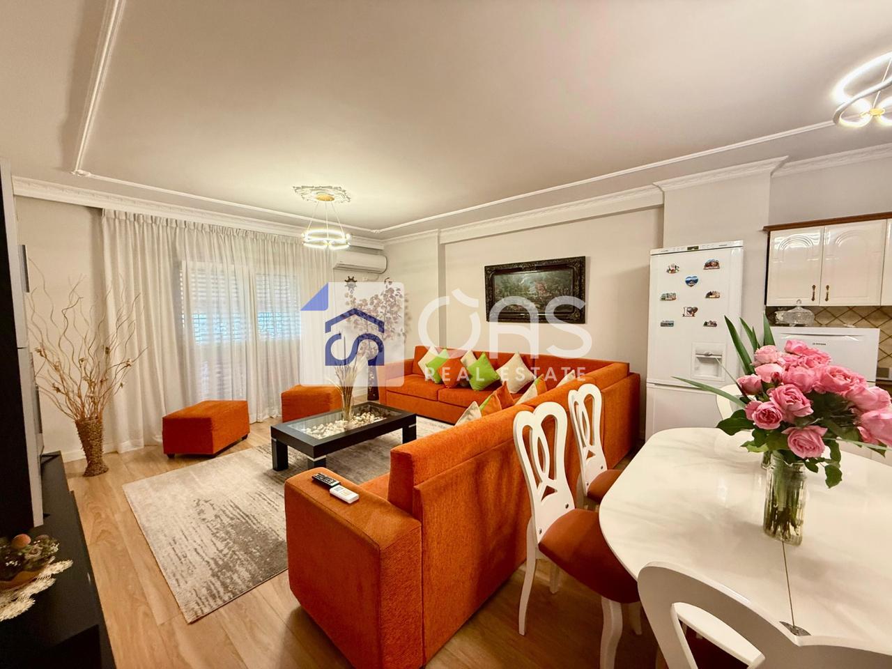 Jepet me qera apartament 2+1+2 tek Komuna e Parisit