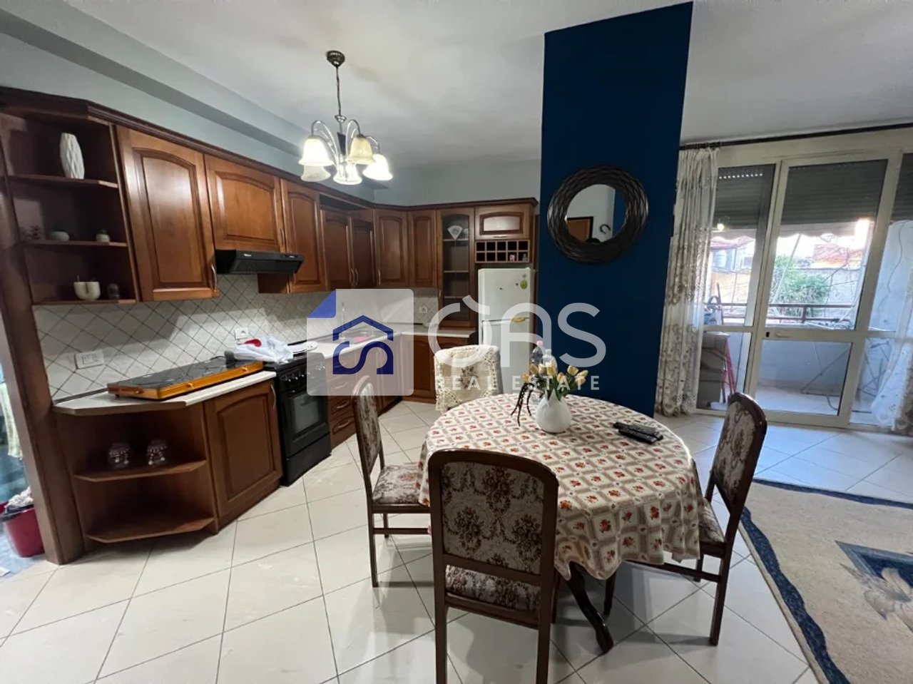 Jepet apartament me qera 1+1 Rruga Furtuzi