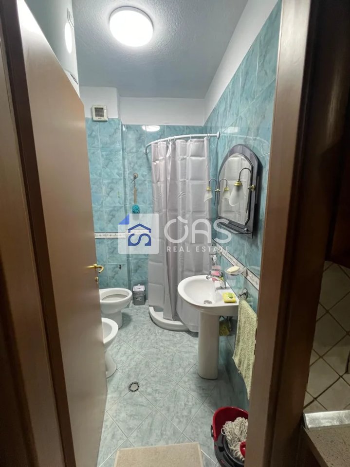 Jepet apartament me qera 1+1 Rruga Furtuzi
