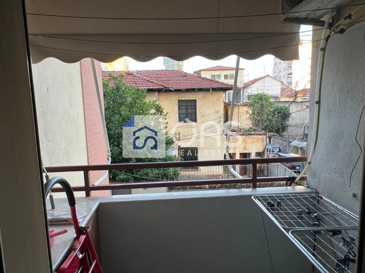 Jepet apartament me qera 1+1 Rruga Furtuzi