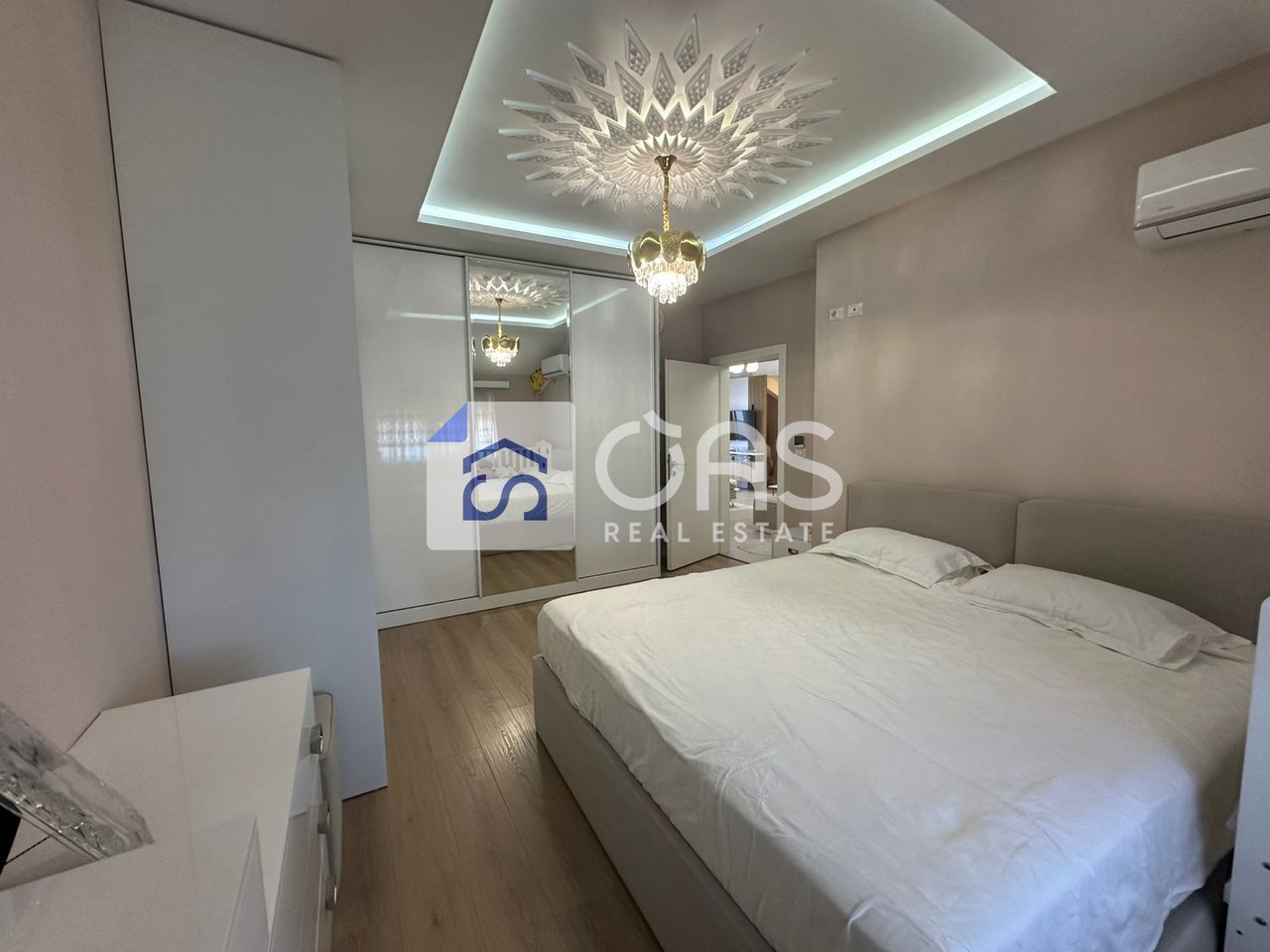 Jepet me qera Penthouse 2+1 ne Xhamllik