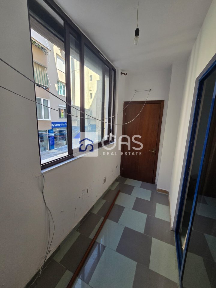 Jepet apartament me qera 1+1 Rruga Elbasanit