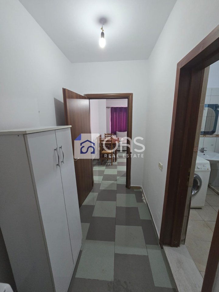 Jepet apartament me qera 1+1 Rruga Elbasanit