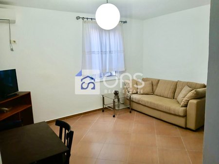 Jepet me qera apartamenti 1+1 ne qender