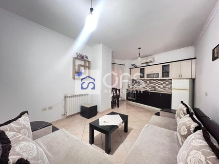 Jepet me qira apartamenti 1+1  Ne Porcelan  400 euro