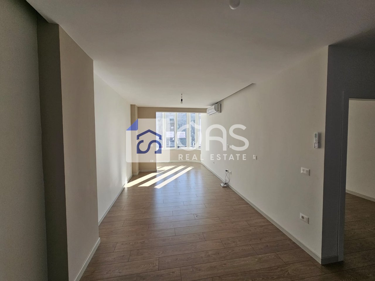 Ambient Biznesi me qera tek      RING CENTER