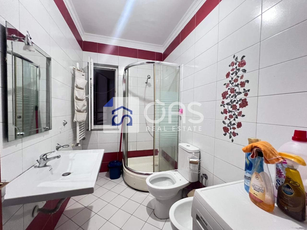 Jepet me qira apartamenti 1+1  Ne Porcelan  400 euro