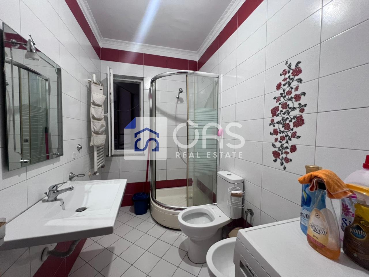 Jepet me qira apartamenti 1+1  Ne Porcelan  400 euro