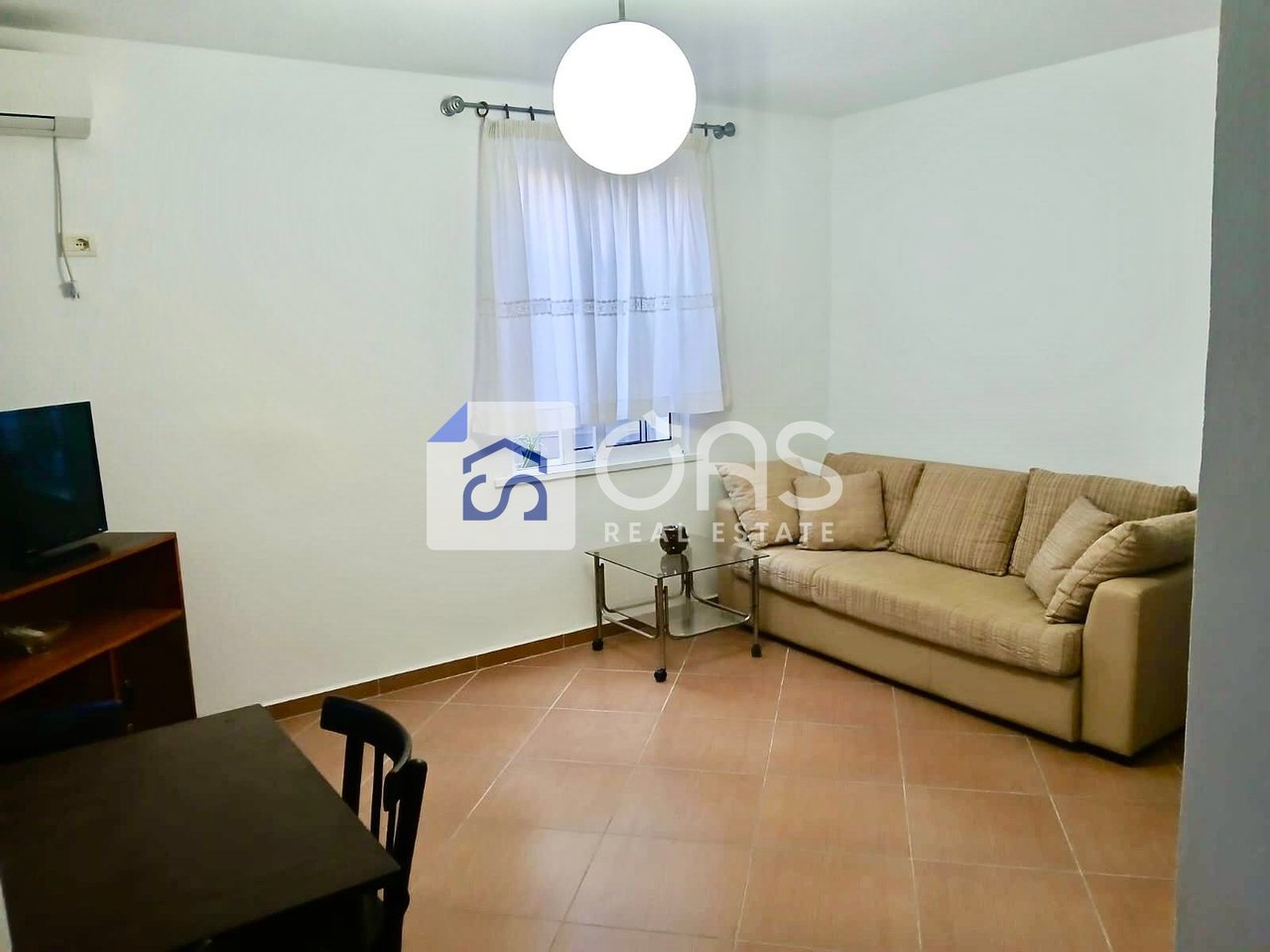 Si affitta appartamento 1+1 in centro.