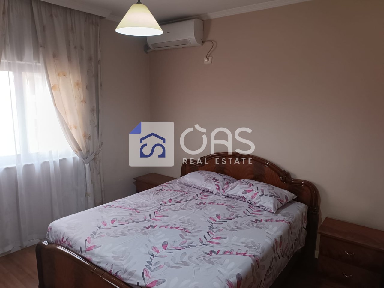 Jepet apartament me qera 1+1 Komuna E Parisit