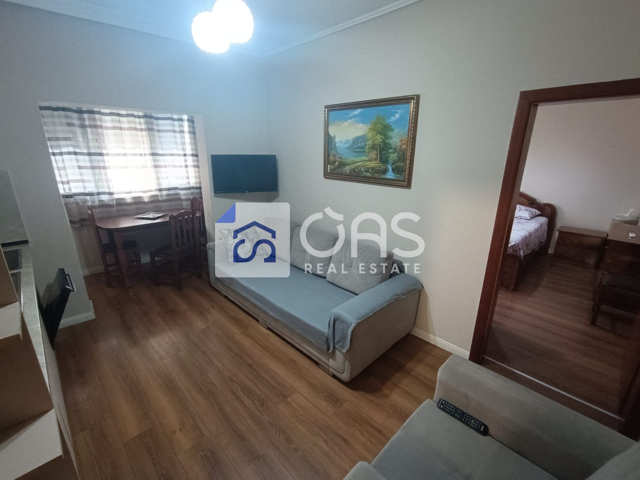 Jepet apartament me qera 1+1 Komuna E Parisit