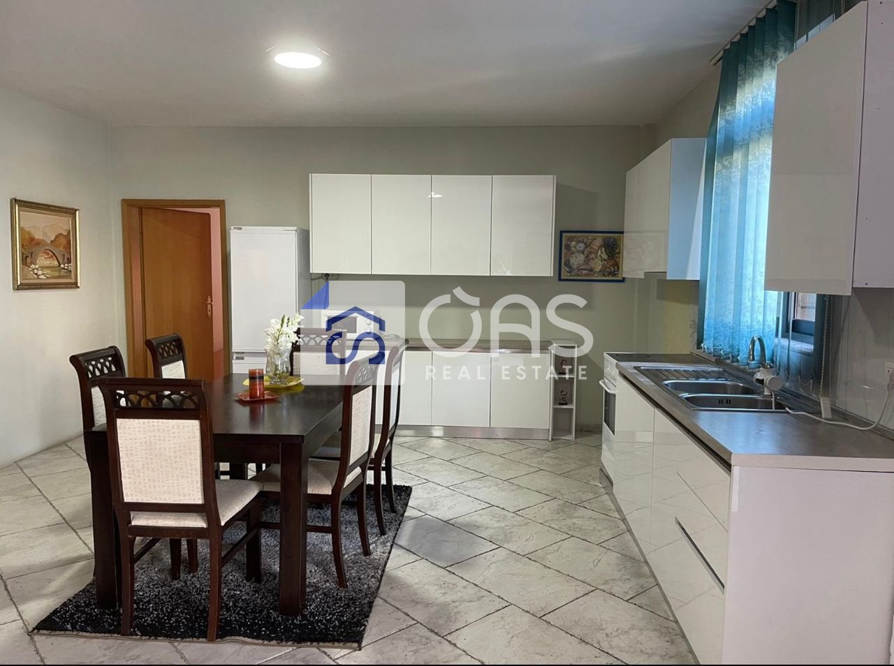 Jepet apartament me qera 2+1+parkim ne Pazari i Ri