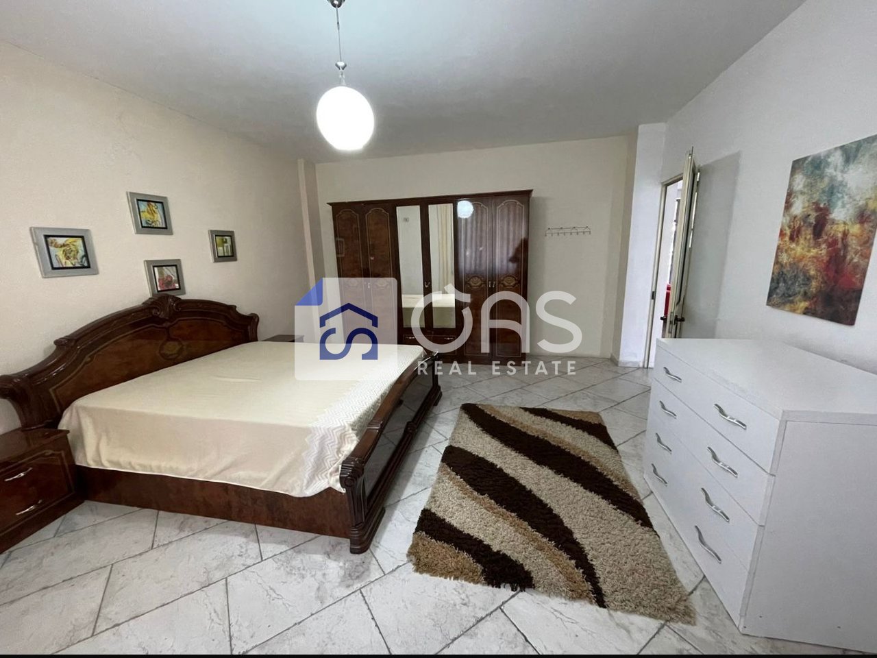 Jepet apartament me qera 2+1+parkim ne Pazari i Ri