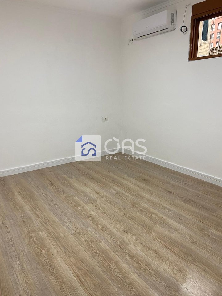 Si affitta monolocale a Myslym Shyri.