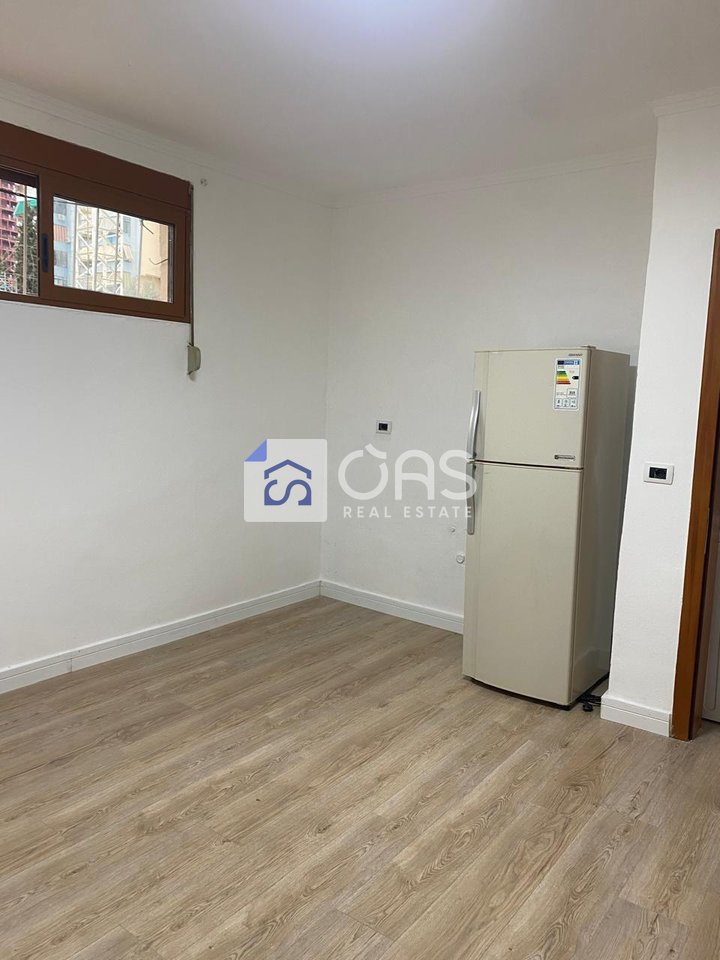 Si affitta monolocale a Myslym Shyri.