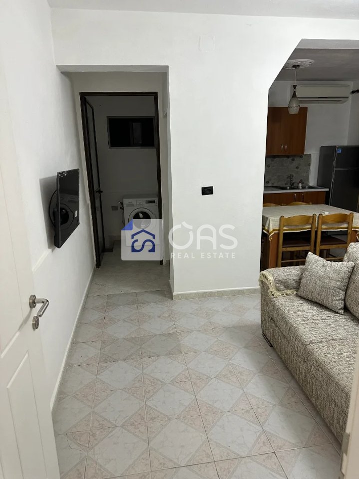 Jepet me qera garzoniere te Komuna E Parisit