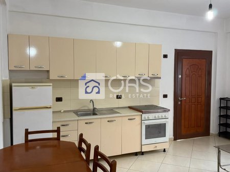 Jepet Apartament me qera 1+1    BULEVARDI I RI (KRYQEZIMI)