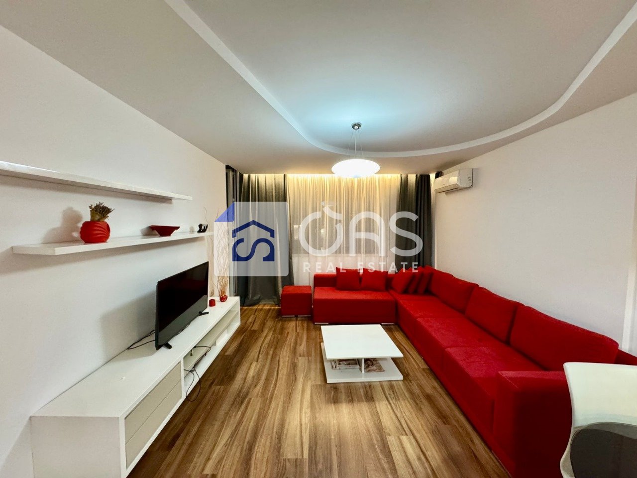 1+1 apartment for rent near Komuna Parisit